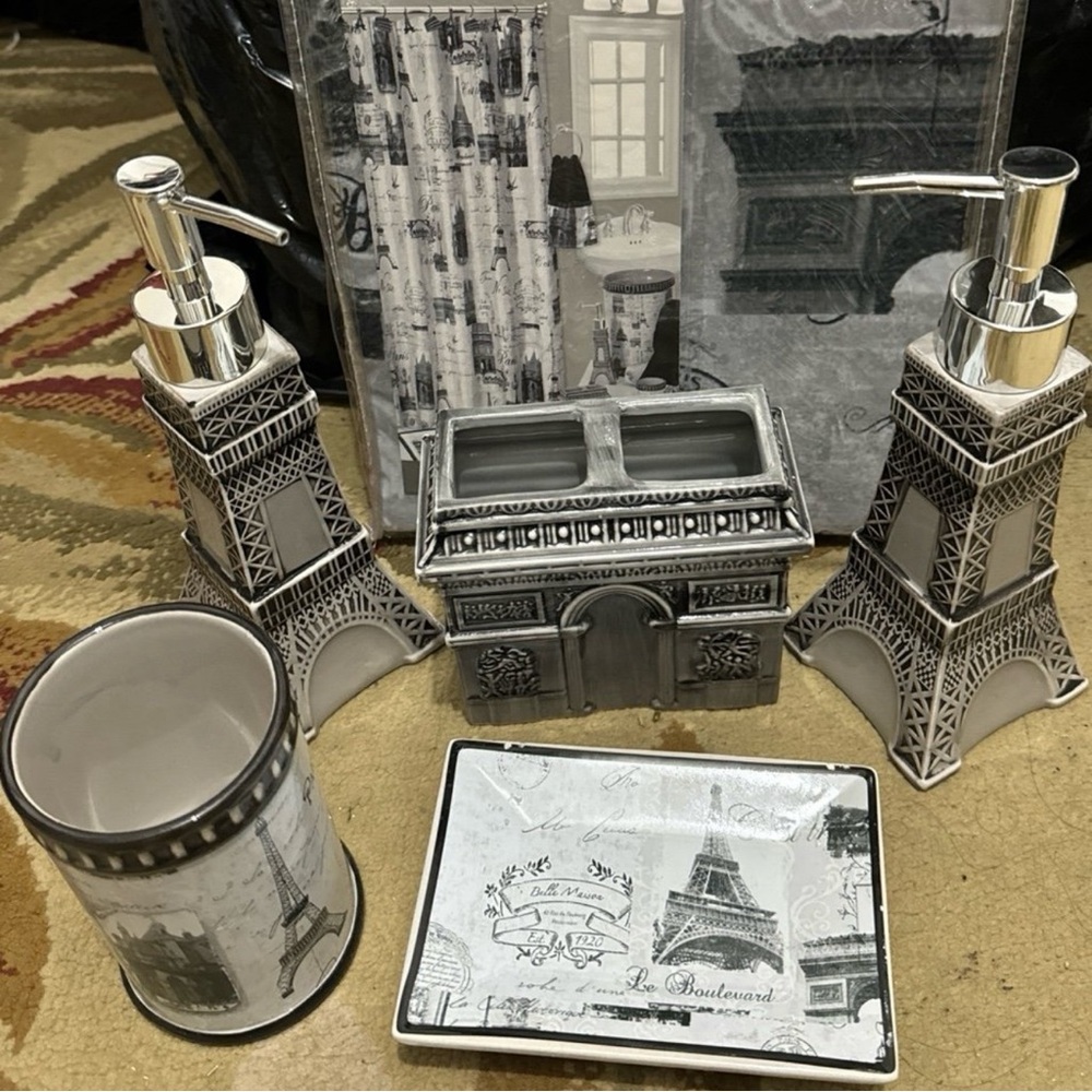 COPY - Eiffel Tower bathroom set